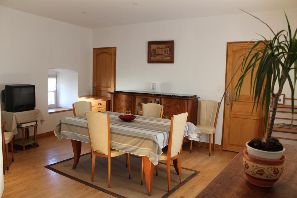 La Loge du Château Saint-Dier-dʼAuvergne Extérieur photo