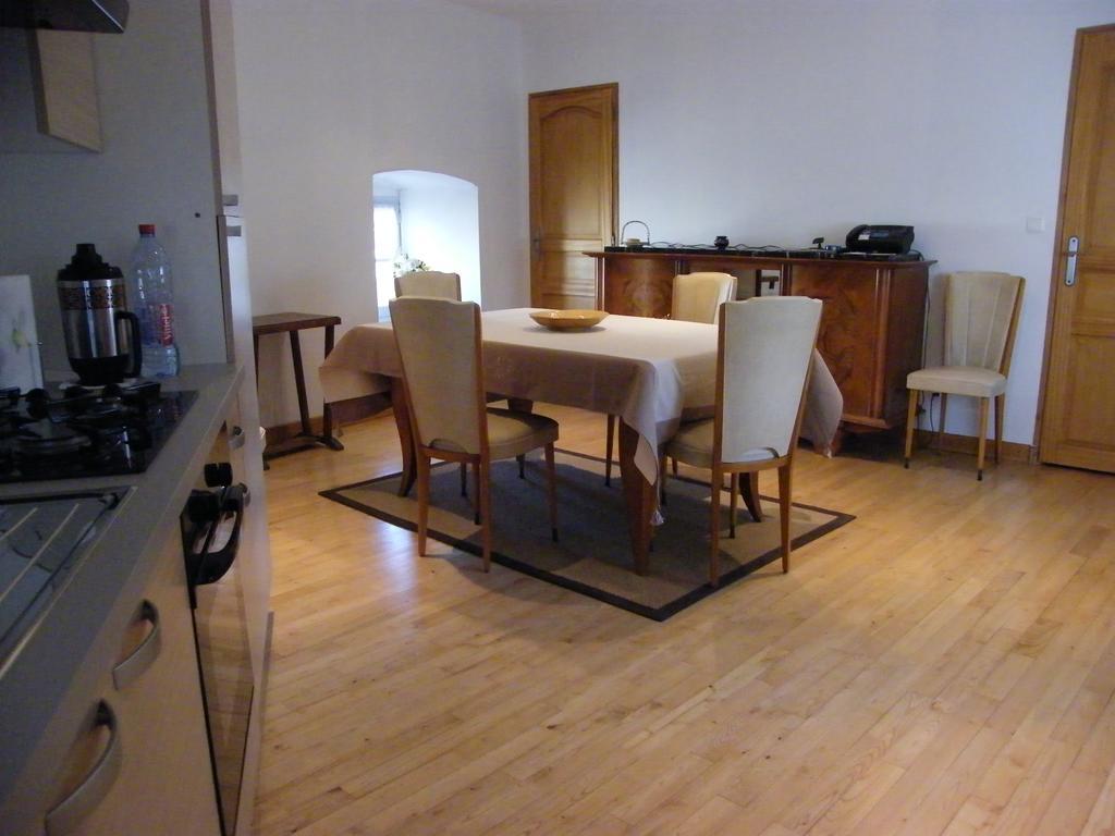 La Loge du Château Saint-Dier-dʼAuvergne Extérieur photo
